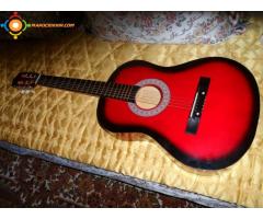 Guitare classique rouge