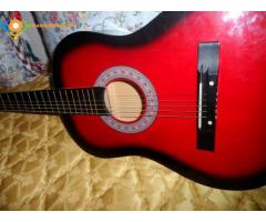 Guitare classique rouge