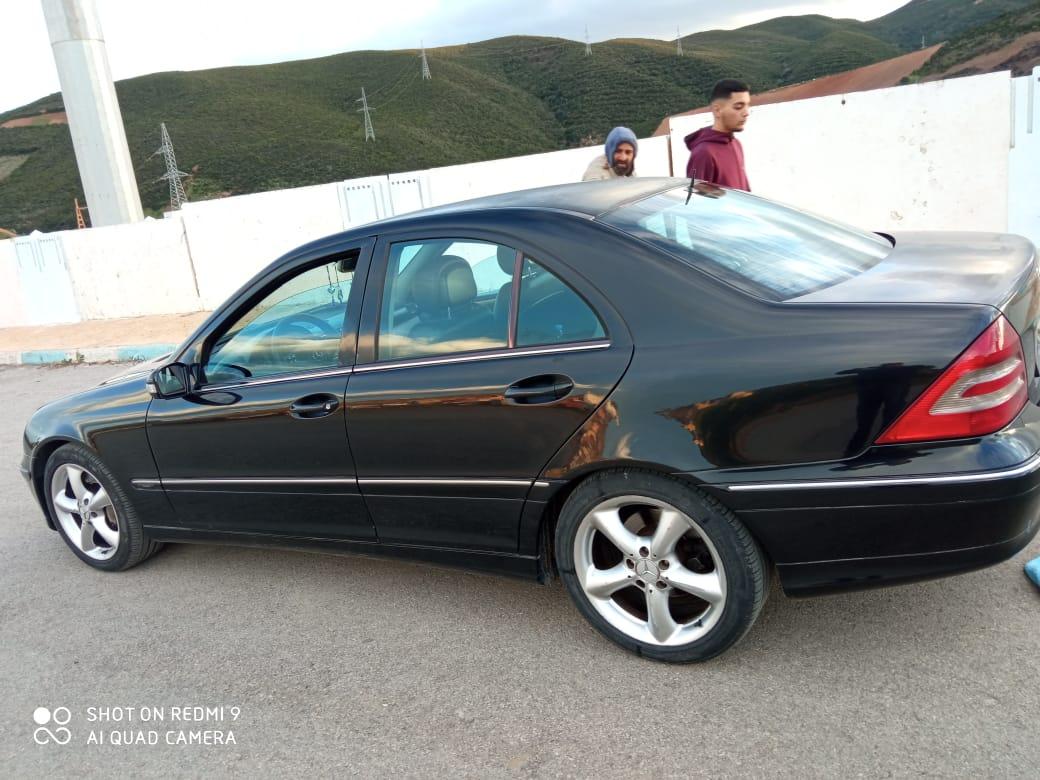 Une voiture à vendre