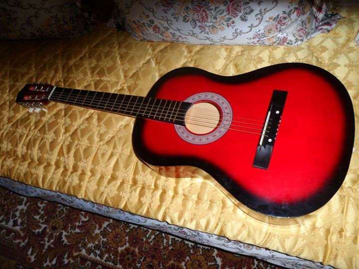 Guitare rouge