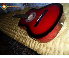 Guitare rouge