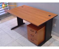 bureaux en bois ou en semi métallique