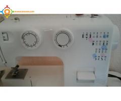 Machine à coudre presque neuve à vendre