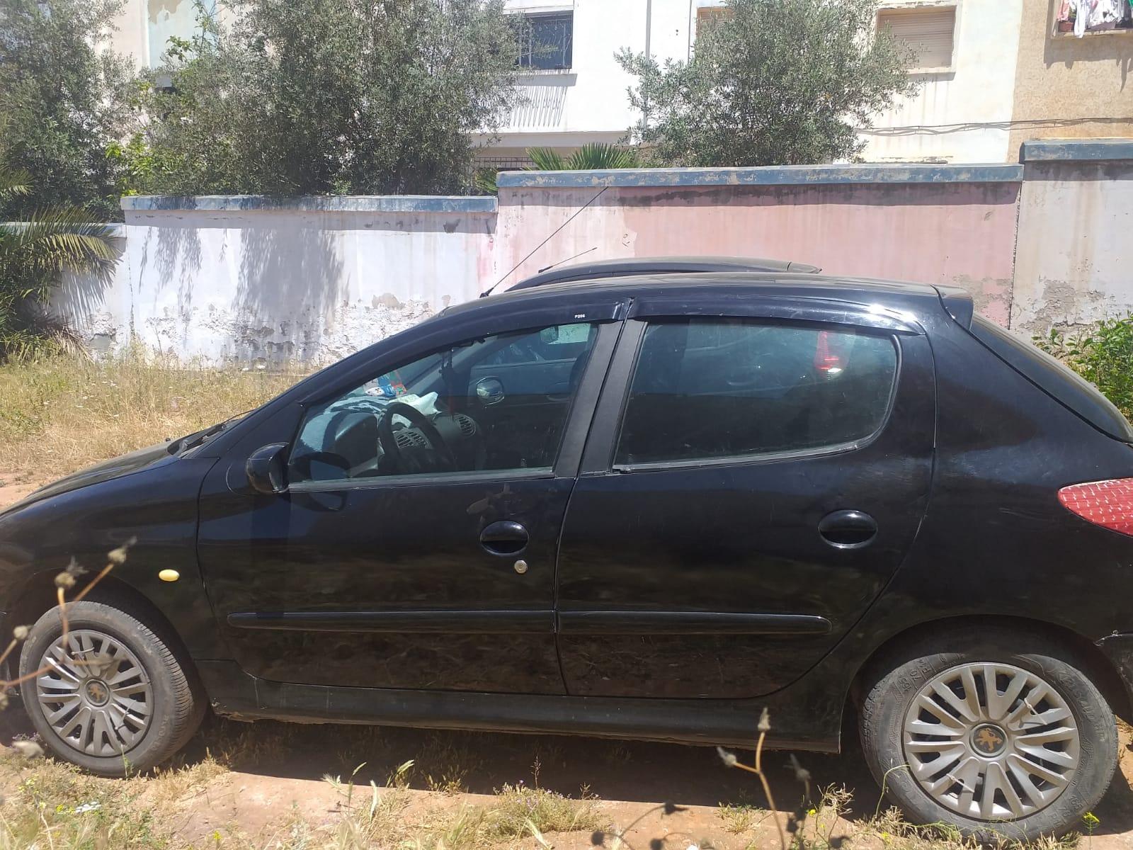 Peugeot  سيارة للبيع