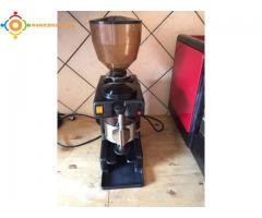 MACHINE PROFESSIONNELLE POUR HACHER LE  CAFE