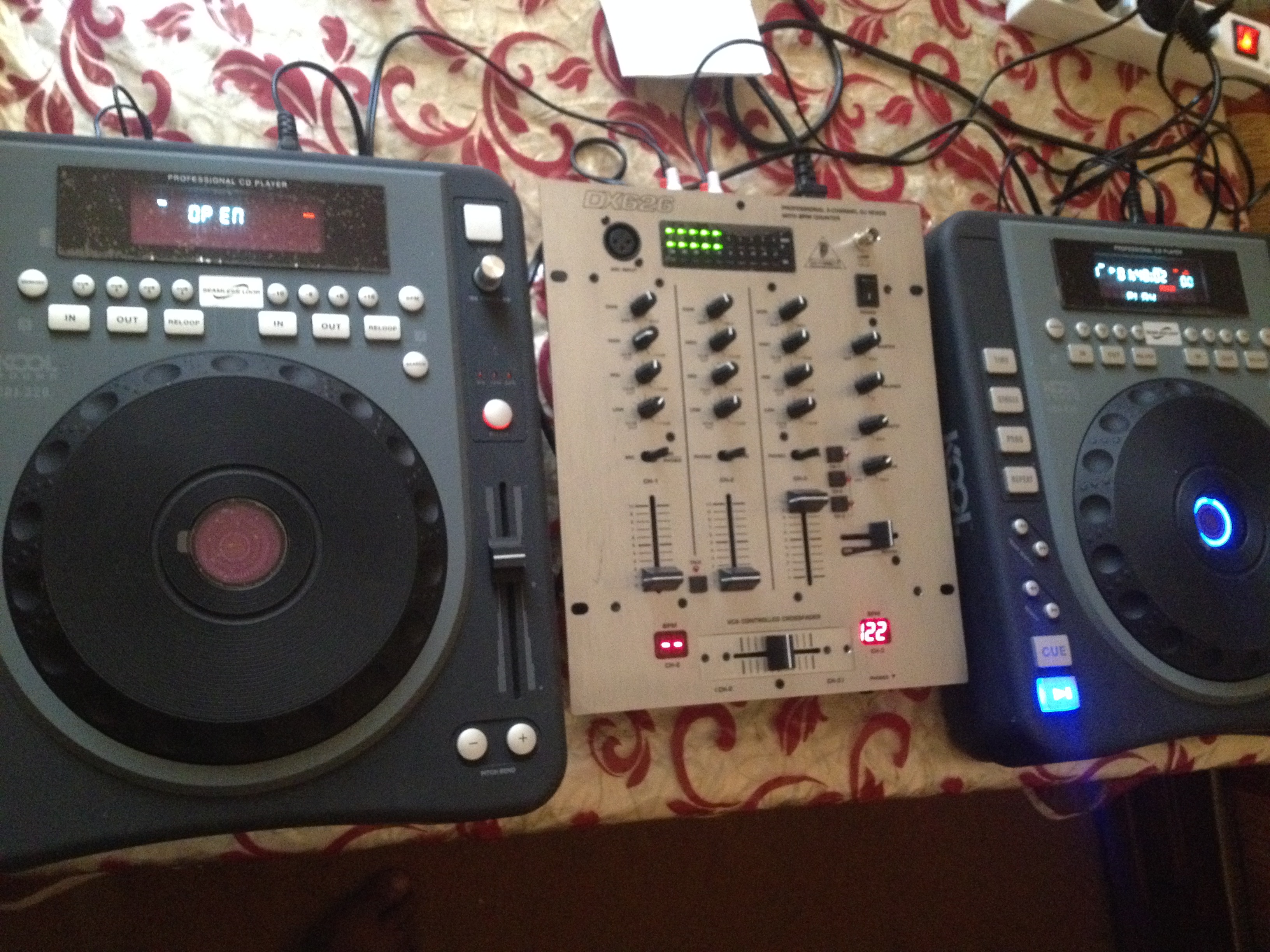 CDJ KOOL SOUND AVEC UNE TABLE DE MIXAGE