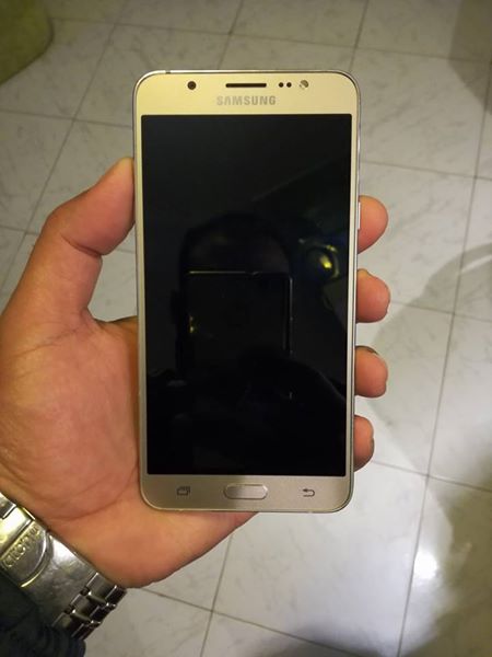 Samsung J7 6 gold