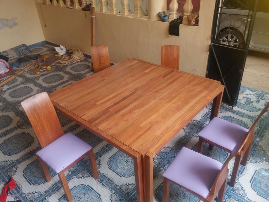 Table en bois de qualité
