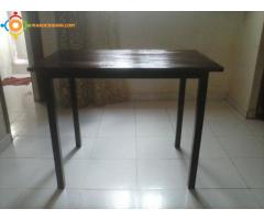 placard bon etat et table neuve