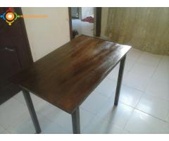 placard bon etat et table neuve