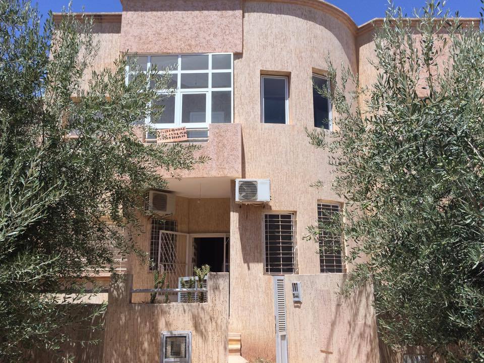 Villa hay Andalous 212 m² Pas loin de L'université Mohamed 1