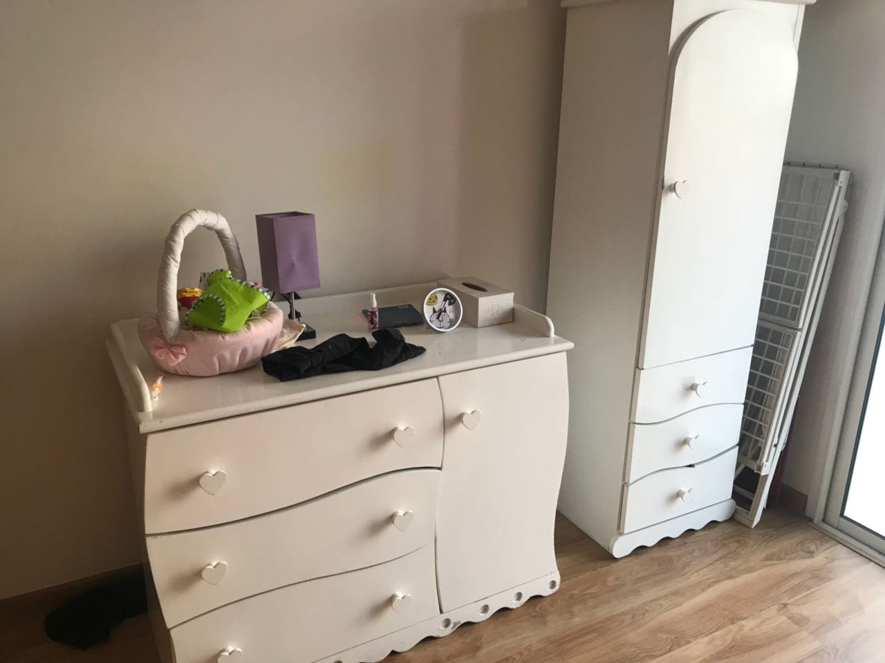 VENTE  POUR CHAMBRE BEBE COMMODE ET ARMOIRE