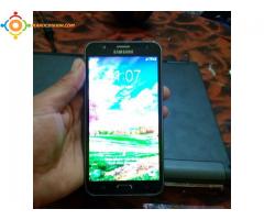 Samsung J7 16g 2g ram 4g