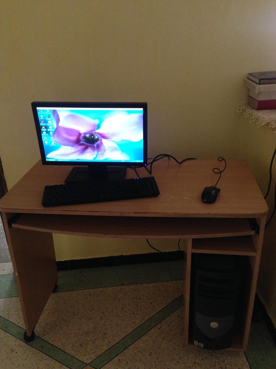 PC Bureau DELL avec sa table