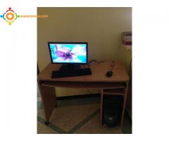 PC Bureau DELL avec sa table