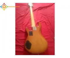 guitare basse 5 cordes YAMAHA  BB G 5 A avec etui de transport