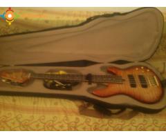 guitare basse 5 cordes YAMAHA  BB G 5 A avec etui de transport