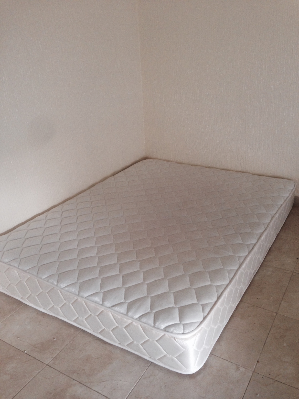 Matelas 140x190 quasi neuf - 900 DH