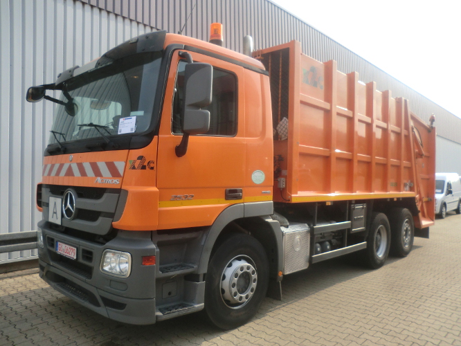 Camion poubelle MERCEDES DAIMLER BENZ ACTROS 6x2 avec 110000 kms