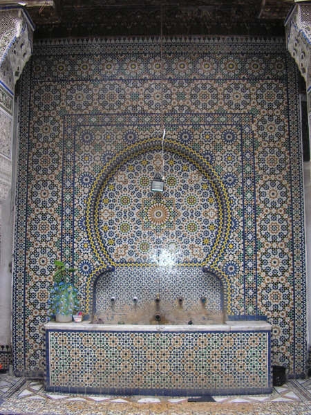 un Grand RIAD à vendre au centre médina de fes.