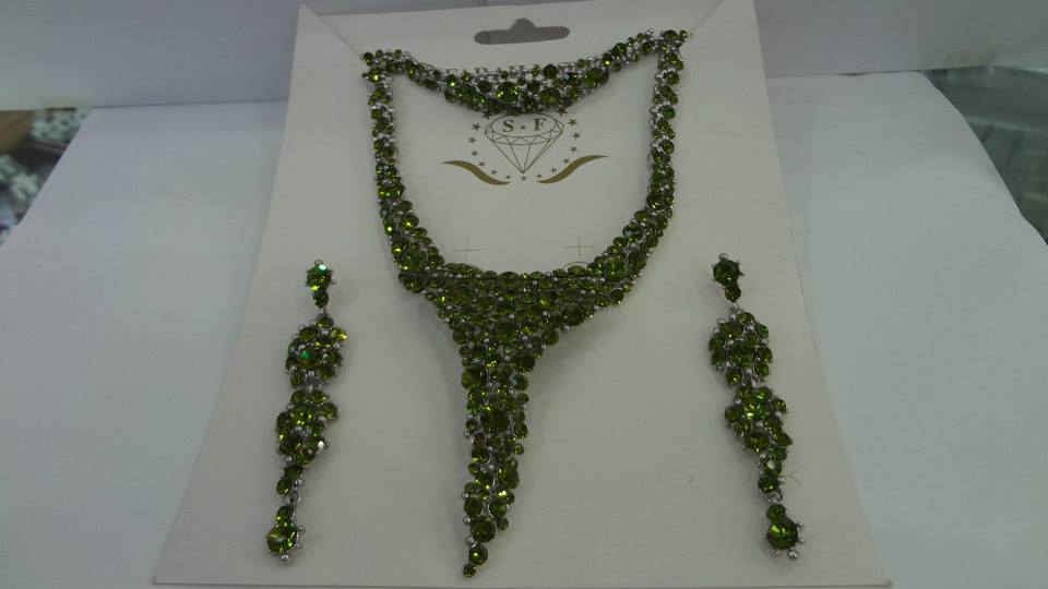 Des bijoux ensembles Des bijoux ensembles