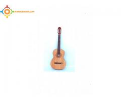 Guitare classique professionnelle neuve