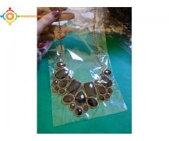 Boucles et colliers pour femme