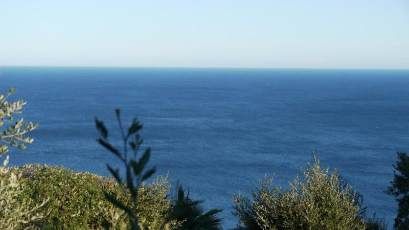 Lot de terrain titré donnant sur la mer avec un prix très intéressant