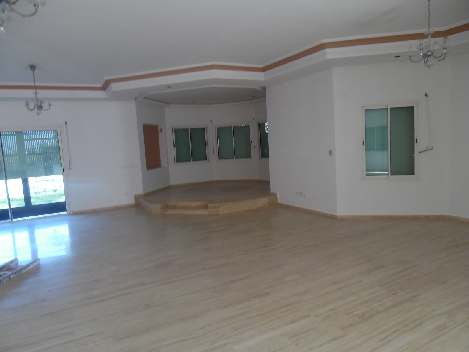 villa avec piscine en location vide de 2000 m² à Souissi villa avec piscine en location vide de 2000 m² à Souissi