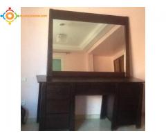 Commode en bois plus miroir