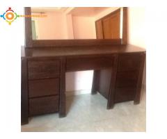 Commode en bois plus miroir
