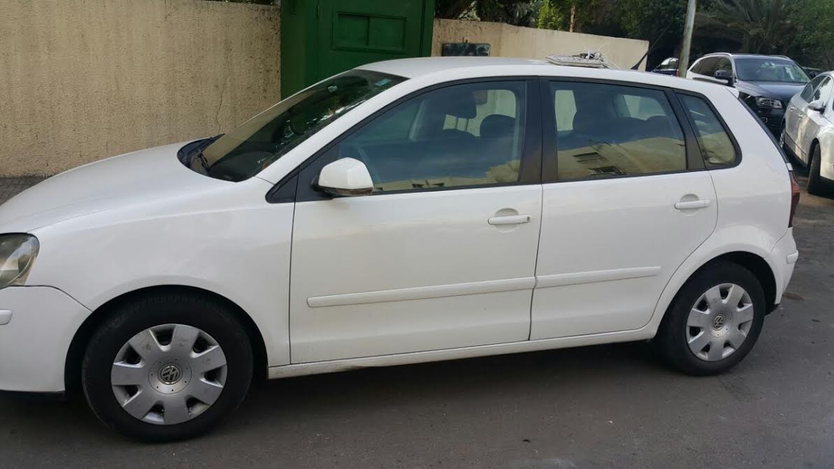 A VENDRE POLO BLANCHE TRÈS BON ETAT