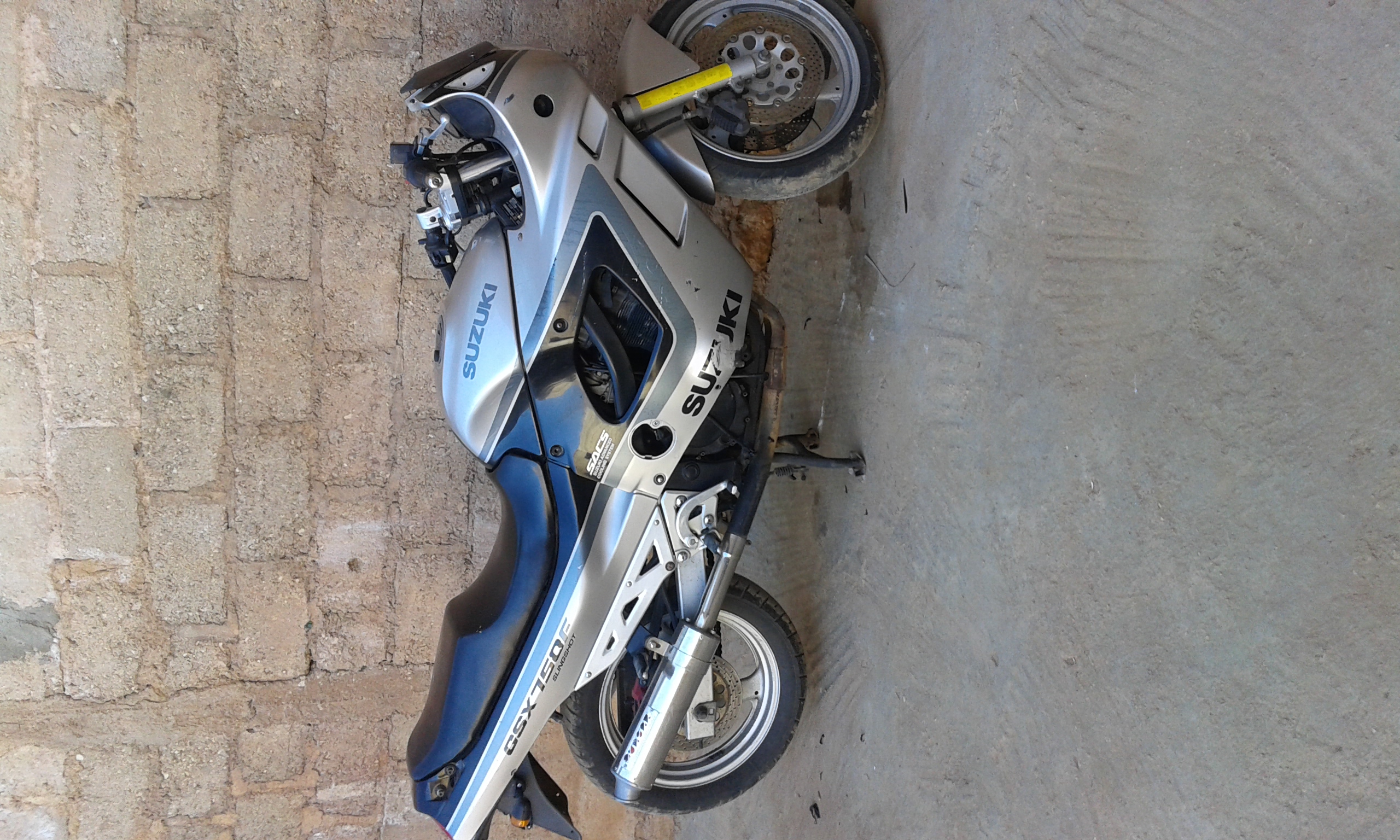 suzuki gsx r750 sans papier