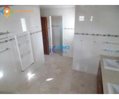 Villa de 2000m² , usage bureau en location à Souissi