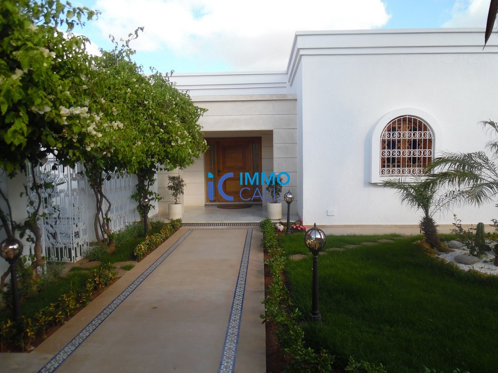Villa vide de 2000m² en location à Souissi Villa vide de 2000m² en location à Souissi