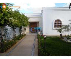 Villa vide de 2000m² en location à Souissi