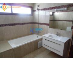 Villa usage bureau de 1200m² en location à Souissi-Rabat