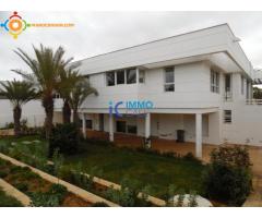 Villa plein pied de 2000m² en location à Souissi