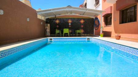 location de villa à sidi bouzid avec une piscine privée