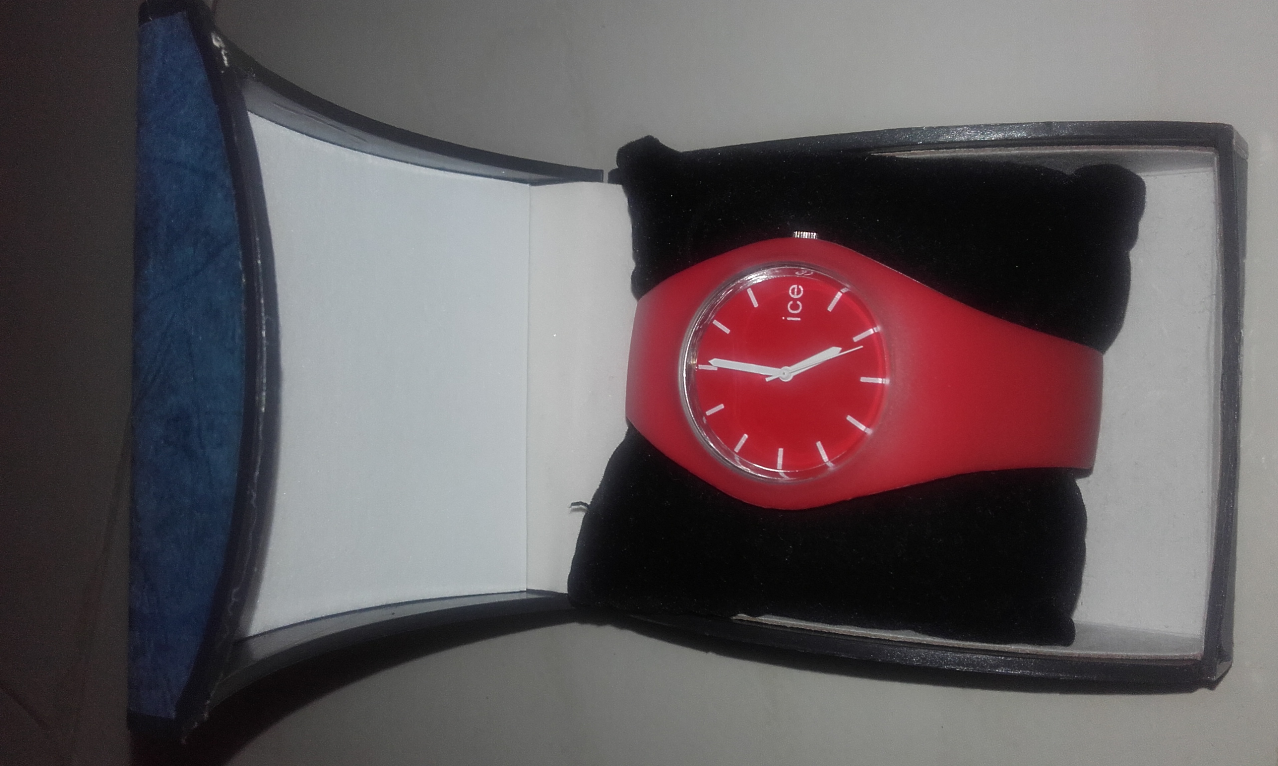 montre rouge pour femme