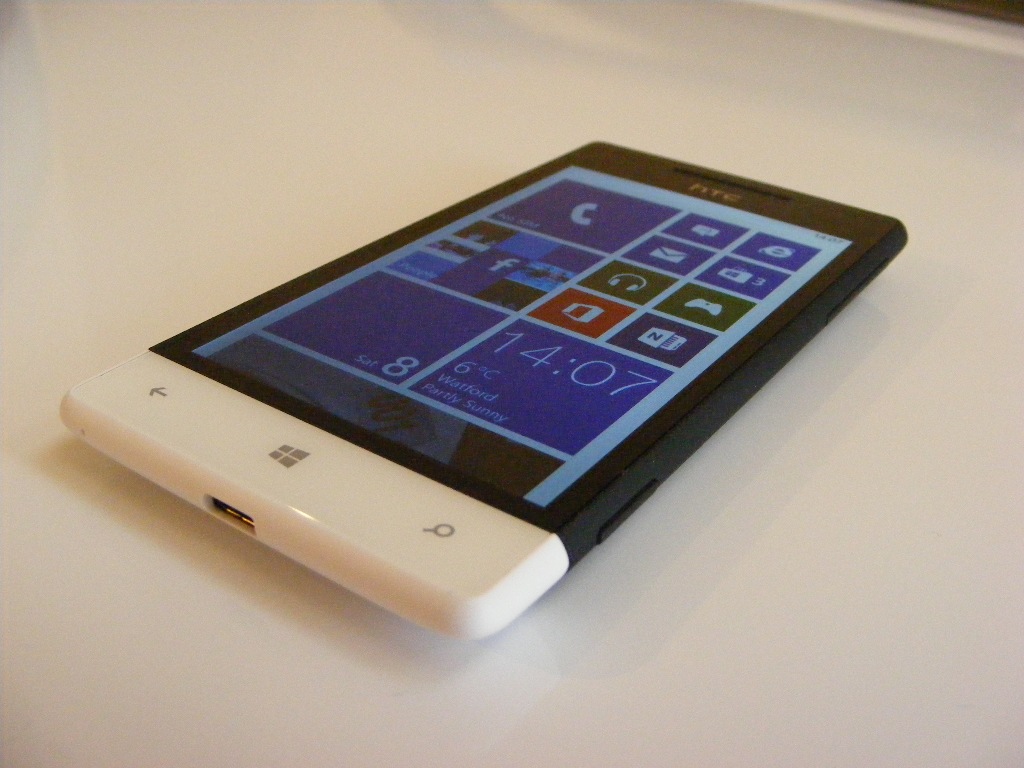 HTC 8S by windows phone noir et blanc