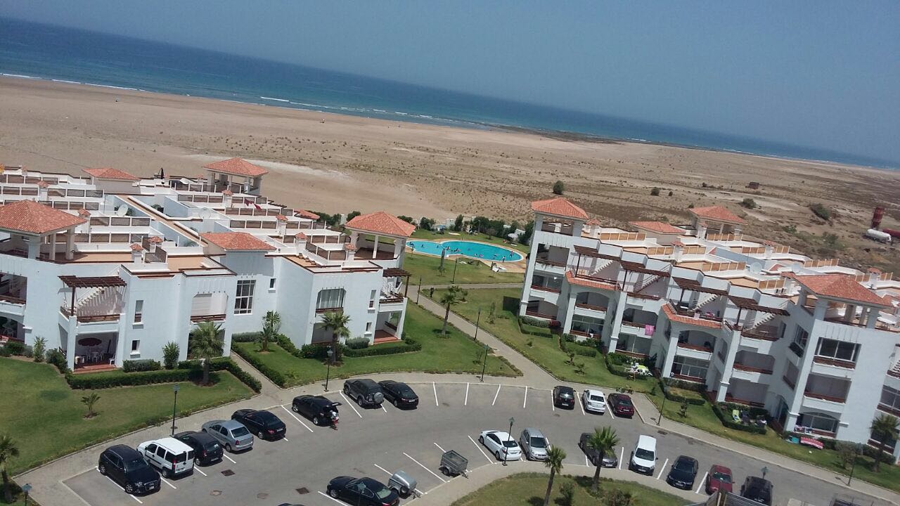 APPARTEMENTS EN BORDURE DE MER