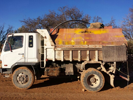 location camion benne avec citerne d'eau