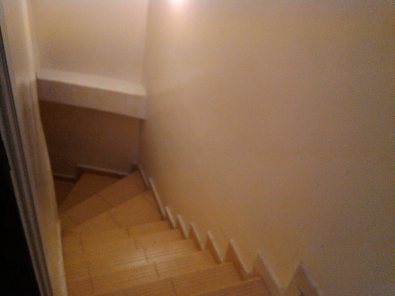 MAGASIN 64M2 A LOUER MAGASIN 64M2 A LOUER