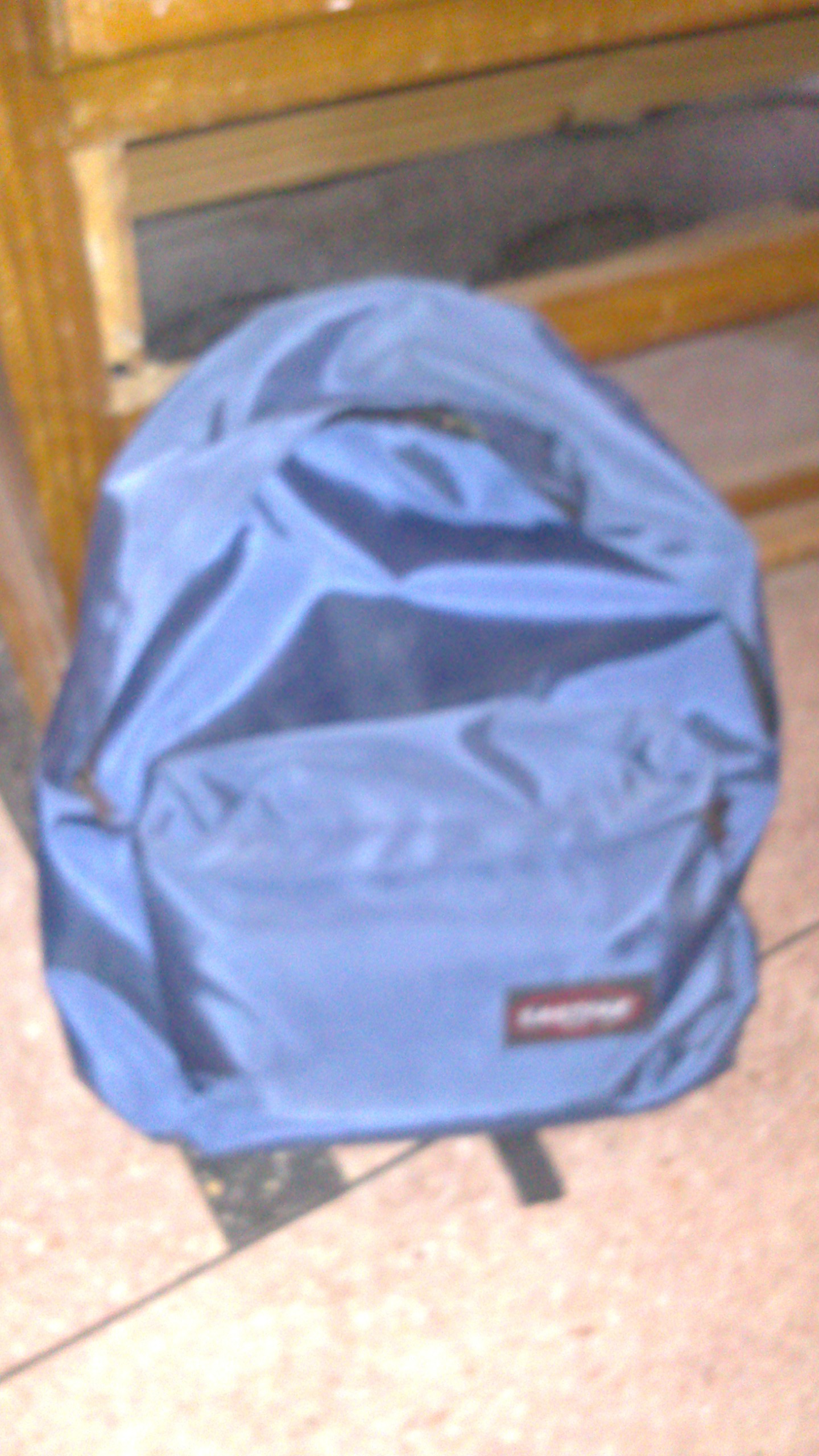 cartable bleu eastpak