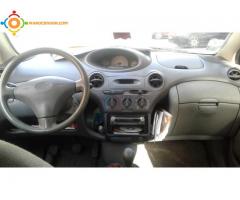 Toyota yaris modèle 2000