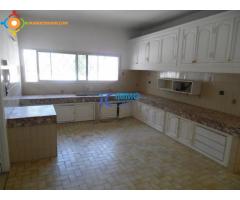 Villa de 2000 m² en location à Souissi