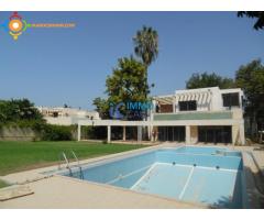 Villa de 2000 m² en location à Souissi