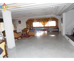 Villa de 1300 m² en location à Souissi-Bir Kacem