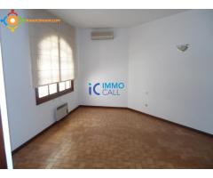 Villa de 2000 m² en location à Souissi